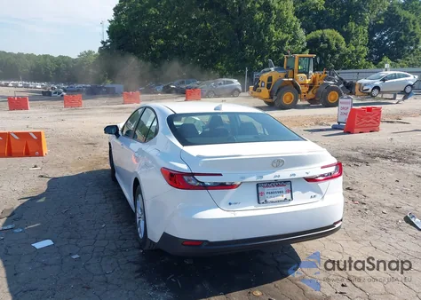 2025 Toyota Camry Le z USA, uszkodzony, nr VIN 4T1DAACK4SU167289